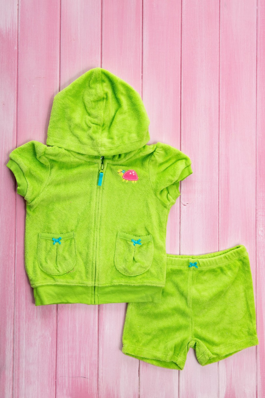 

Детский костюм: Шортики и кофточка с коротким рукавом на молнии, хлопок Carter’s 80(см) Салатовый (55864)