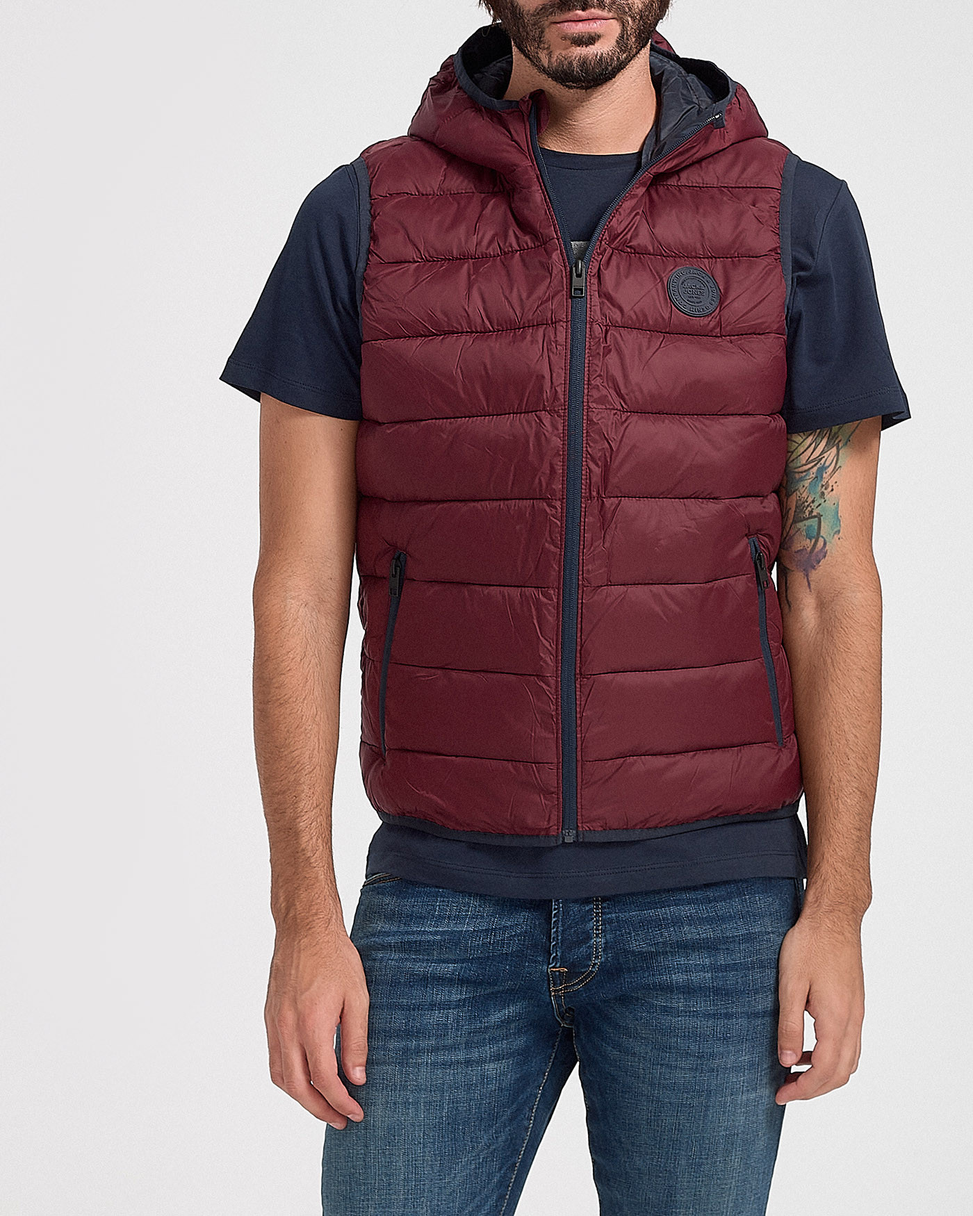 

Жилет мужской Jack&Jones EMAGIC BODY WARMER HOOD 12173753 Port Royale L бордо