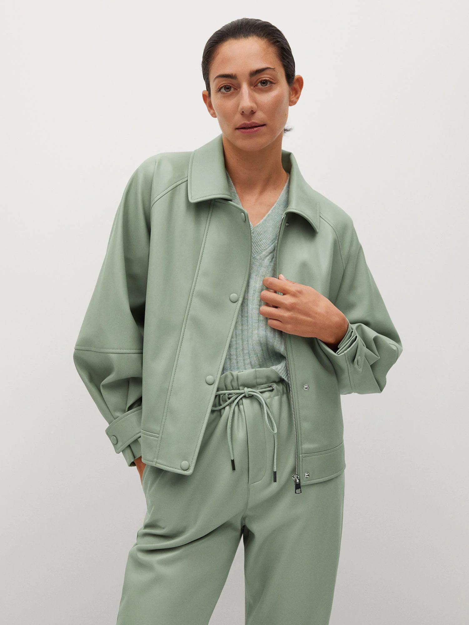 

Куртка из искусственной кожи Mango 87003257-40 M
