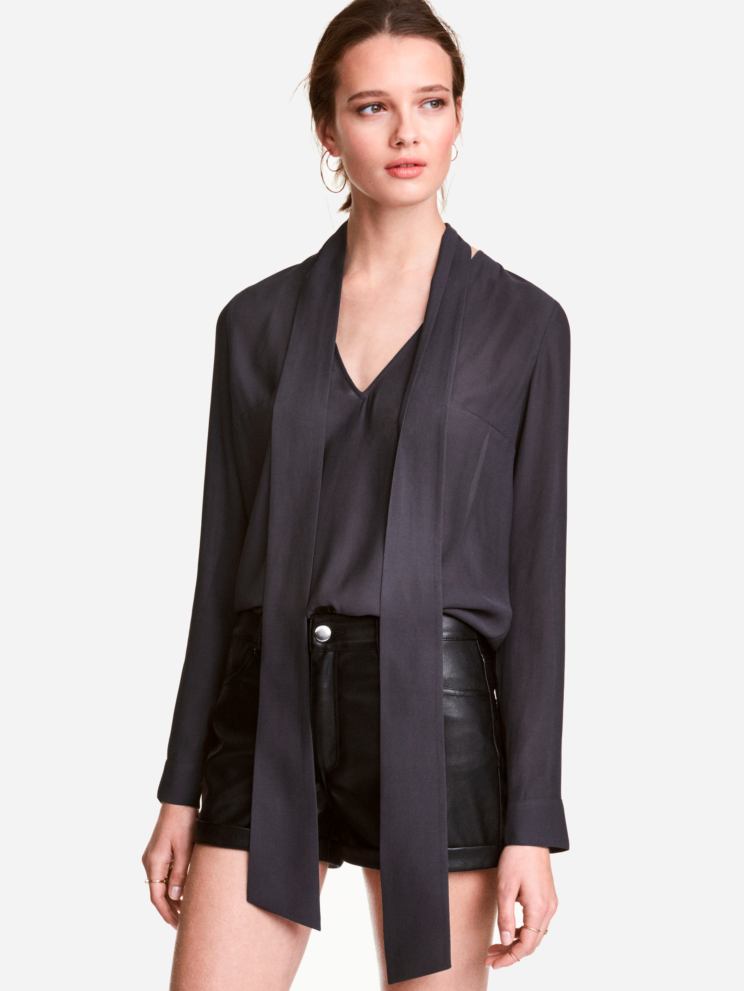 

Блузка H&M XAZ160454BMFV  Черная, Блузка H&M XAZ160454BMFV 36 Черная