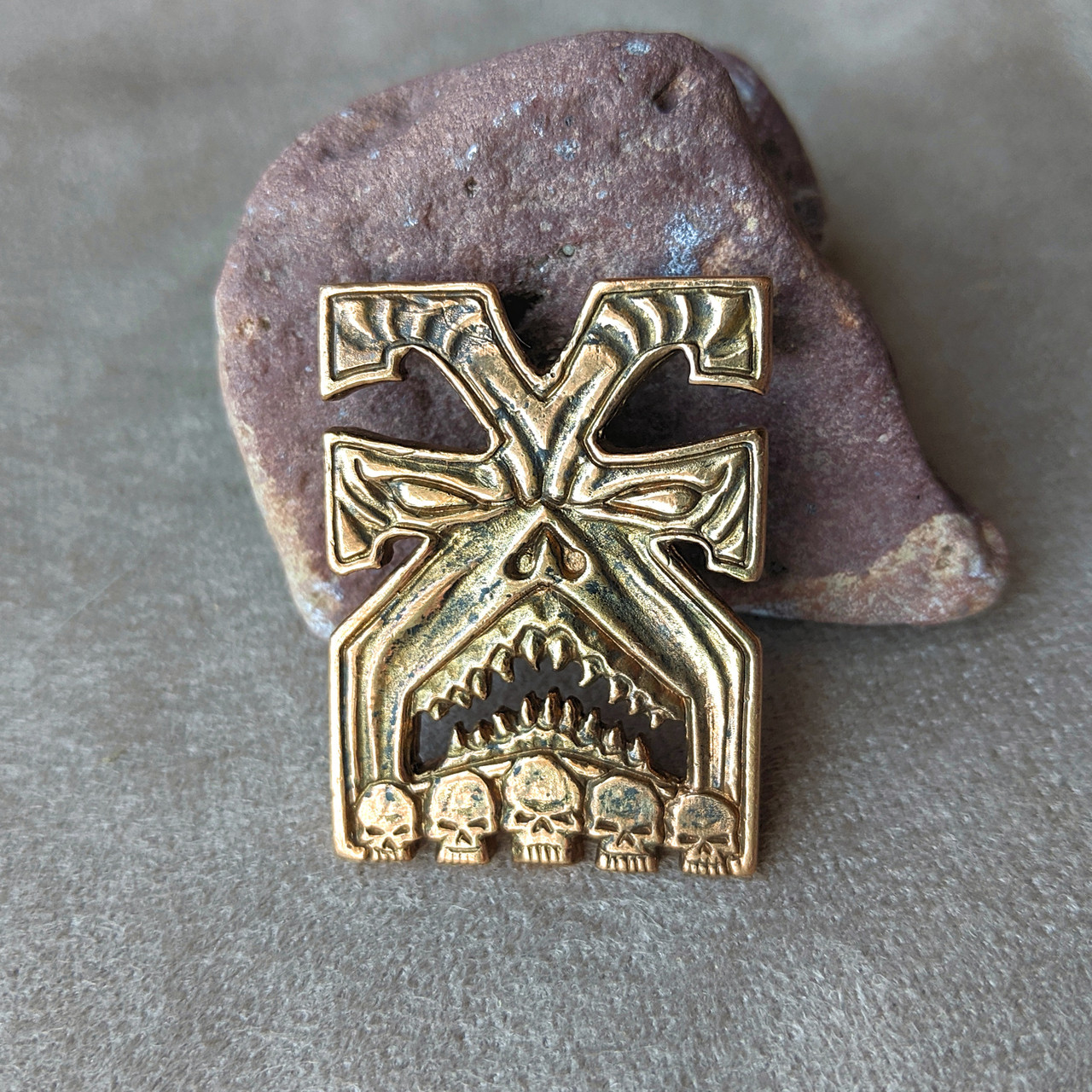 

Бронзовый кулон "Знак Кхорна" Warhammer 40К Ручная работа 1280А