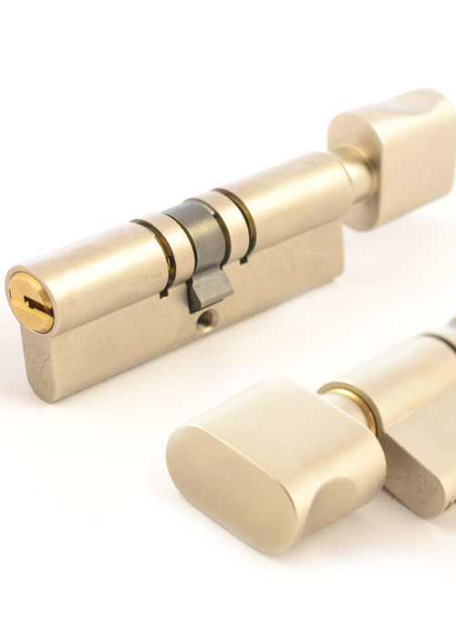 

Цилиндр MUL-T-LOCK 7x7 115 мм ключ/тумблер никель сатин