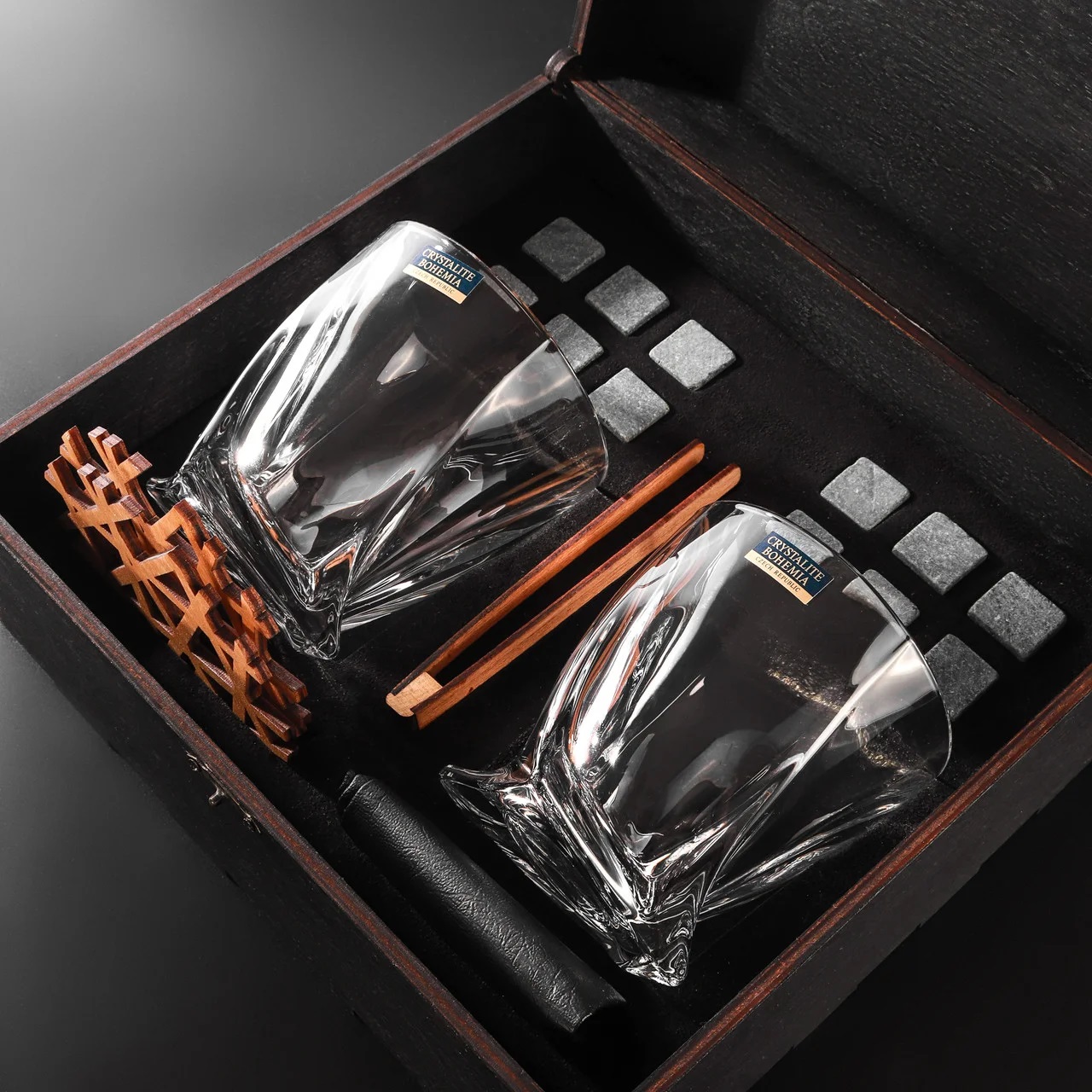 

Камни для виски Whiskey stones 12 шт + 2 бокала Bohemia Quadro 340 мл + мешочек из эко кожи + щипцы + 2 костера в темной деревянной упаковке