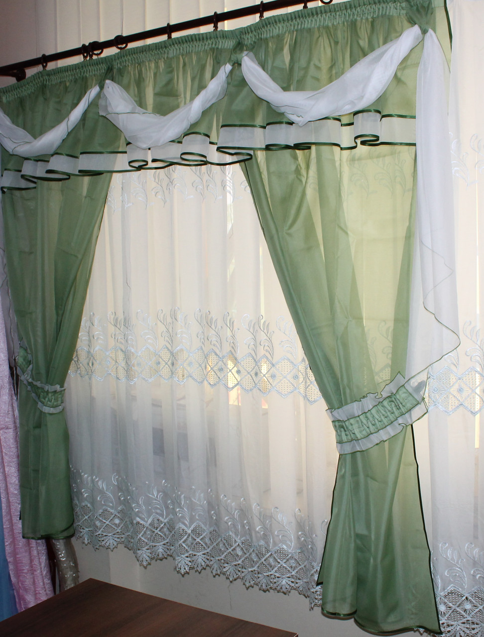 

Ламбрекен №6 + шторы из шифона. Цвет оливковый с белым