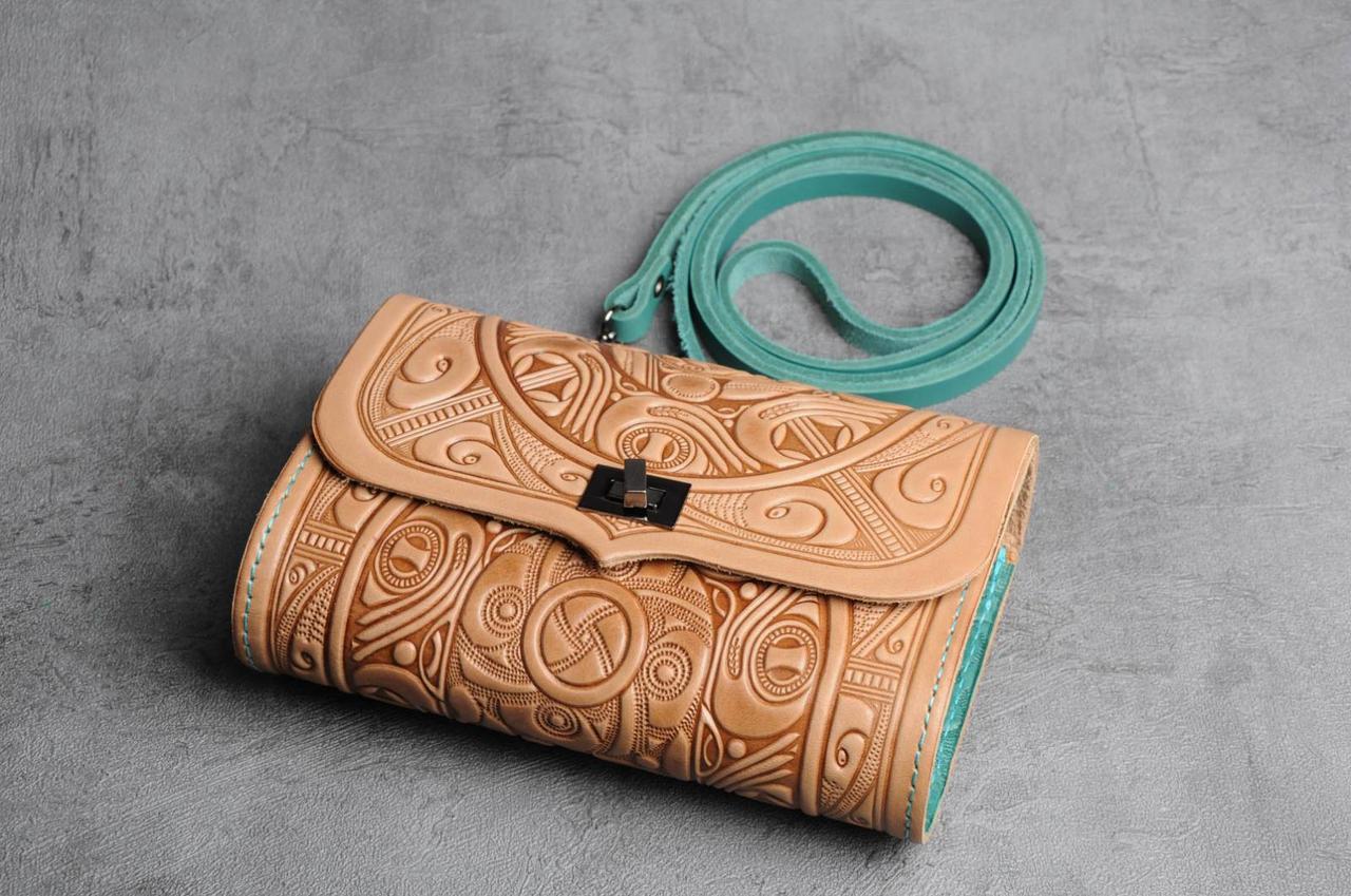 

Женская кожаная сумочка-клатч тиснение Boxwell ld-60 beige/mint на плечо, на пояс, бежево-мятная