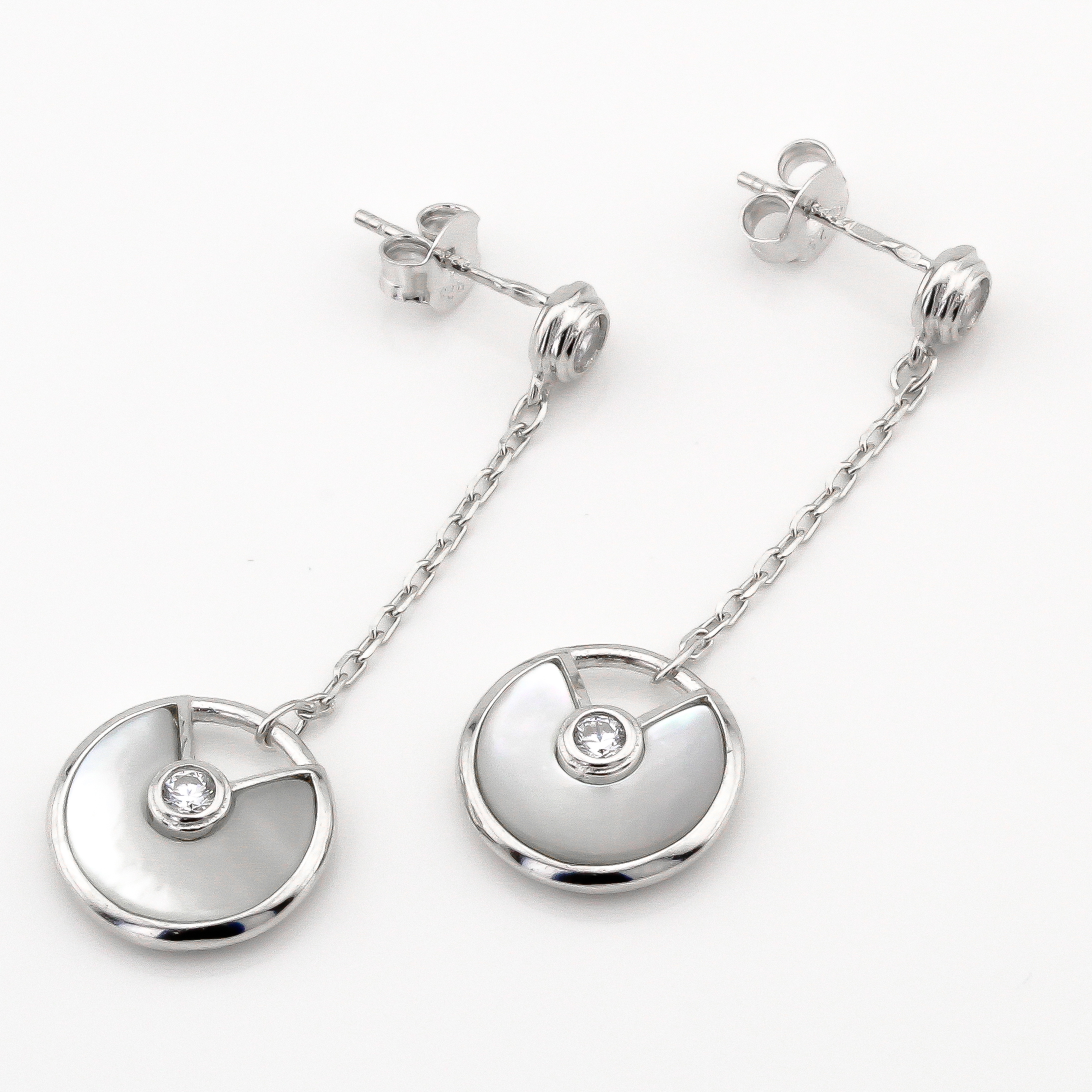 

Серебряные серьги с им. перламутра и фианитами C121270 Диамант