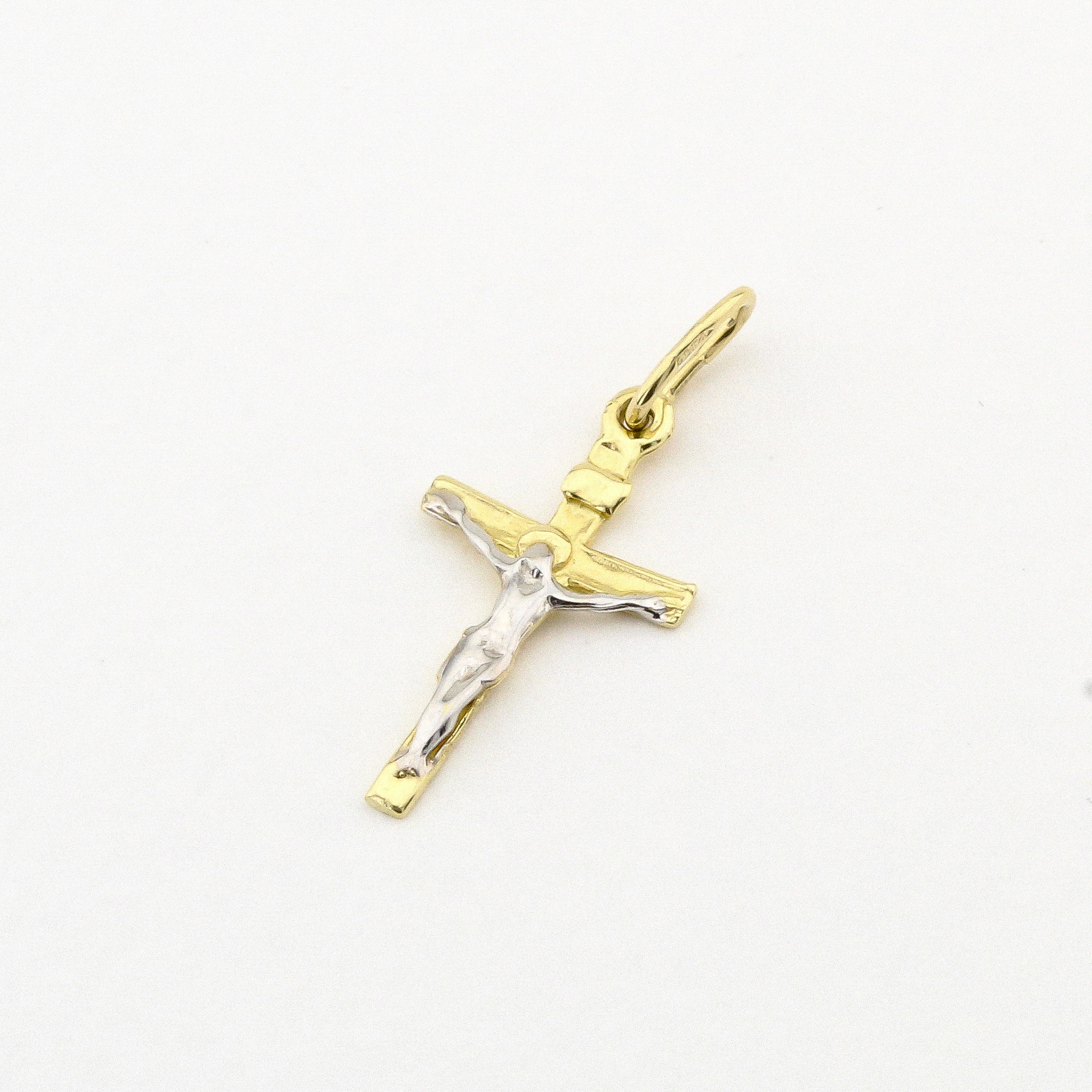 

Золотой крестик P13659 Диамант
