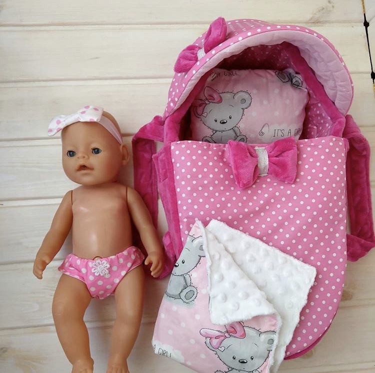 

Сумка-переноска (кокон, люлька) с постелью и одеждой для куклы Baby Born Toys Малиновый горох Ручная работа (12)