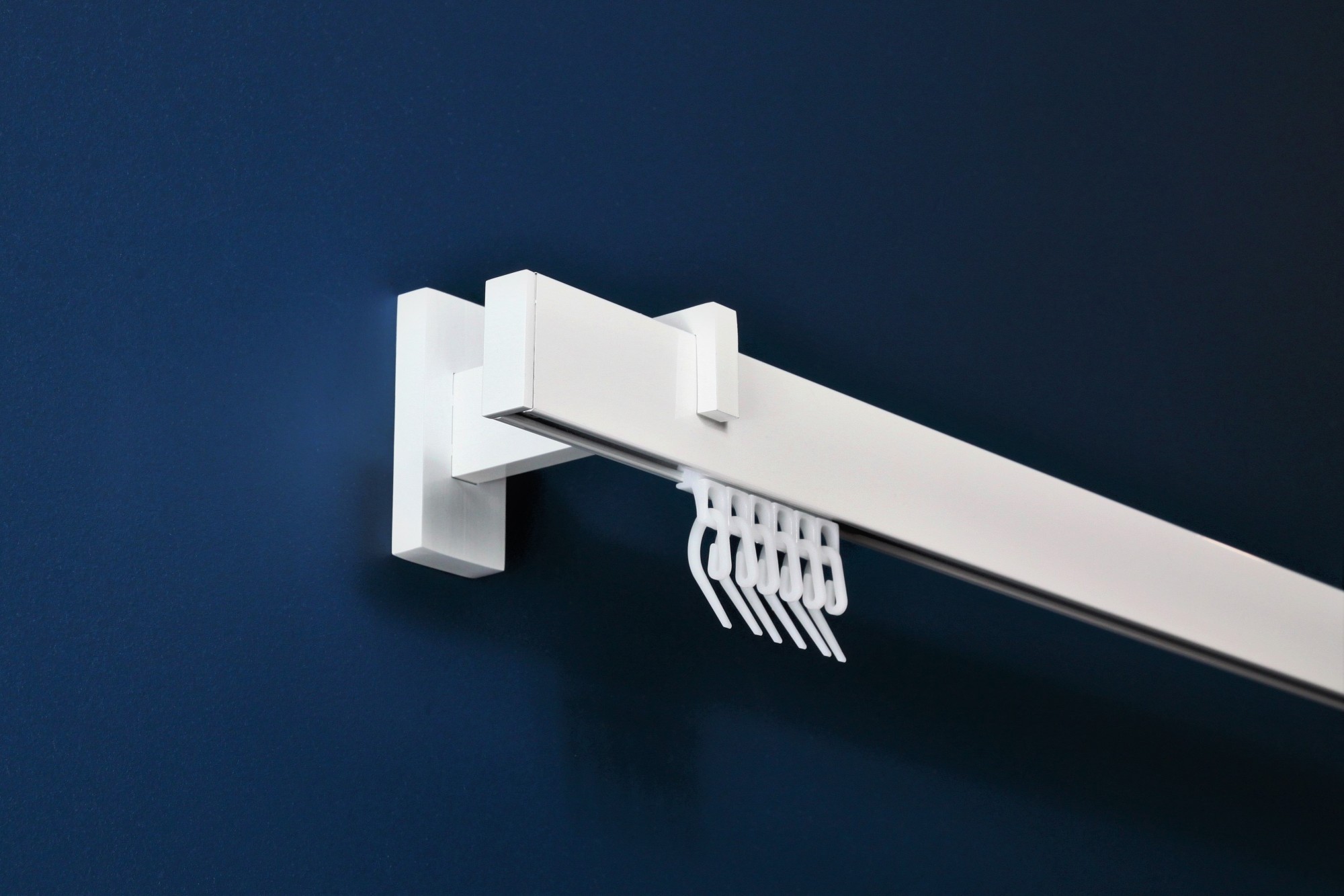 

Карниз настінний 1-рядний Homs Decor Скарлайн 290 см Білий. Кронштейн 10 см. Насадка - заглушка