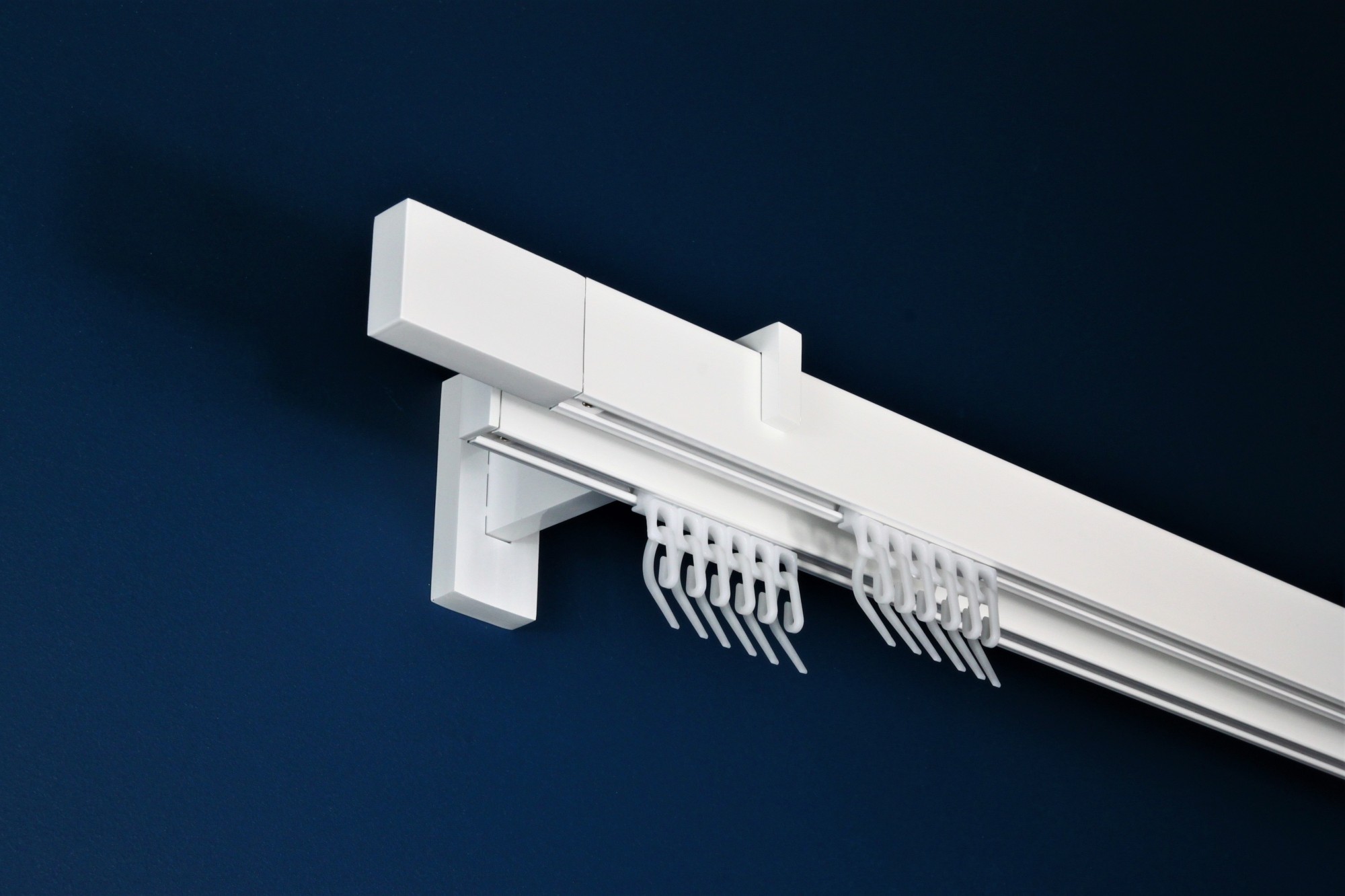 

Карниз настінний 2-рядний Homs Decor Скарлайн 200 см Білий. Кронштейн 13 см. Насадка Квадро