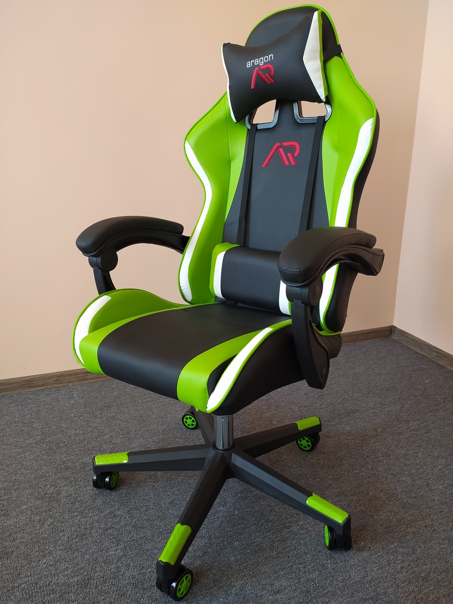 

Кресло геймерское ARAGON TRICOLOR GREEN + игровой коврик в подарок