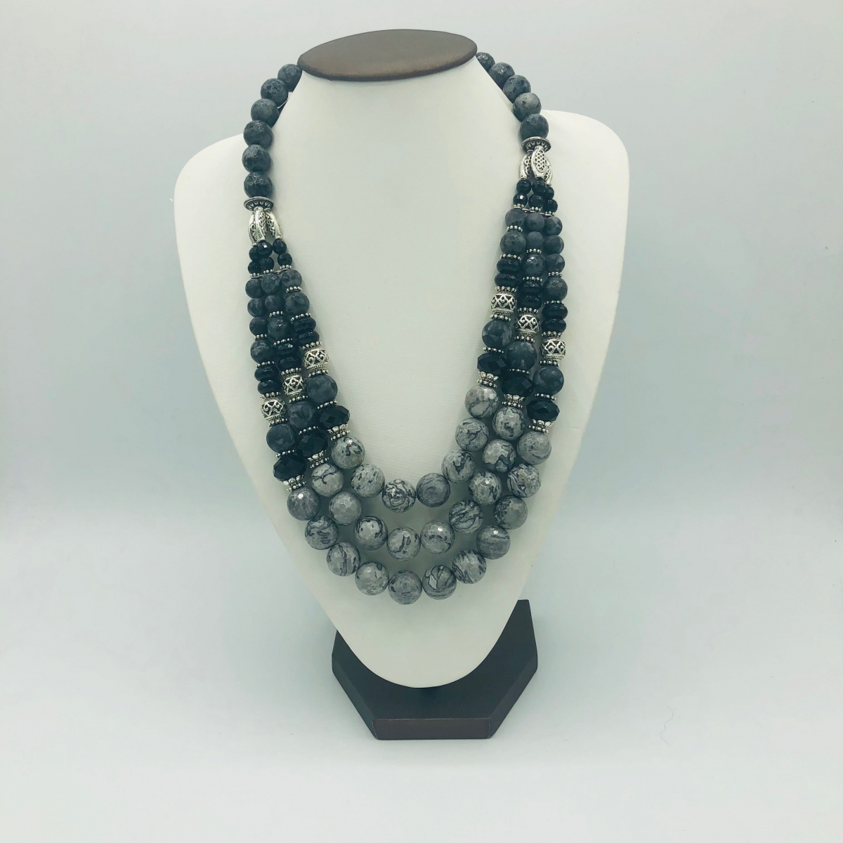 

Бусы Kaanni Бусы агат, шунгит, лабрадорит 50 см 50 Черный