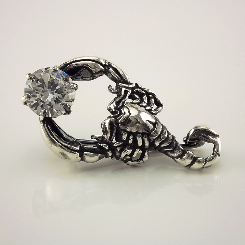 

Серебряная брошь Скорпион (9504)