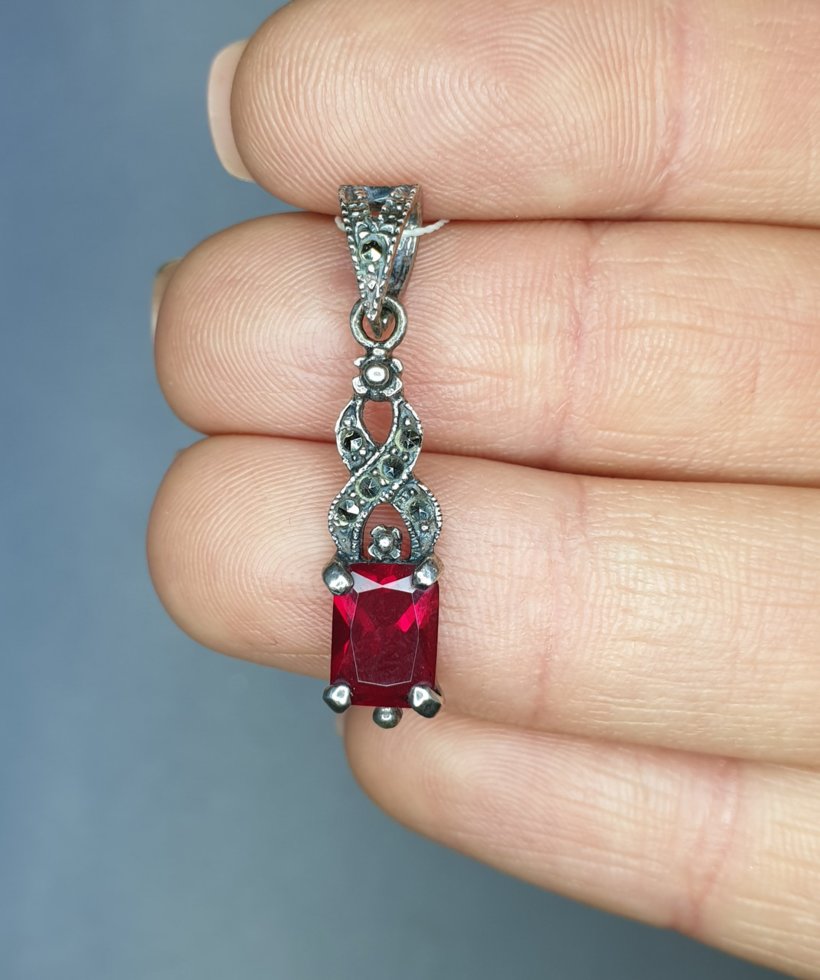 

Кулон серебряный с рубинитом 1,61 г