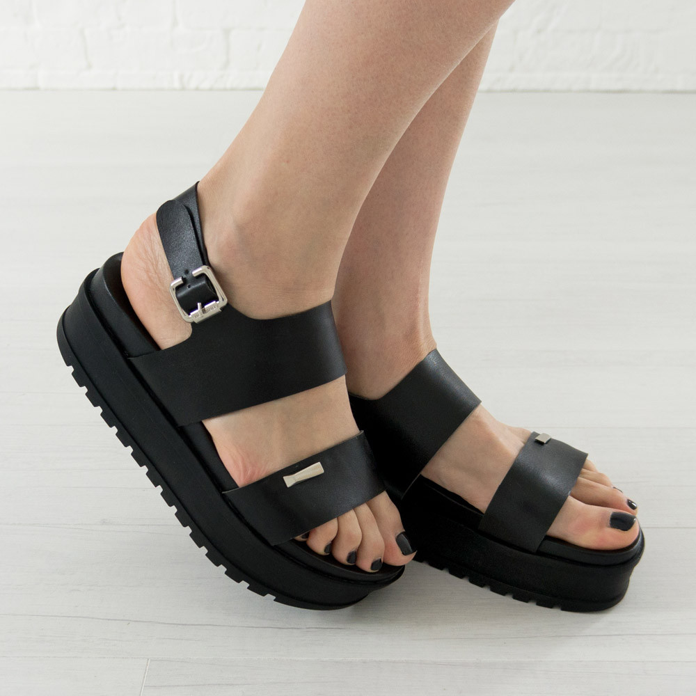 

Босоножки кожаные Woman's heel 37 черные (О-727)