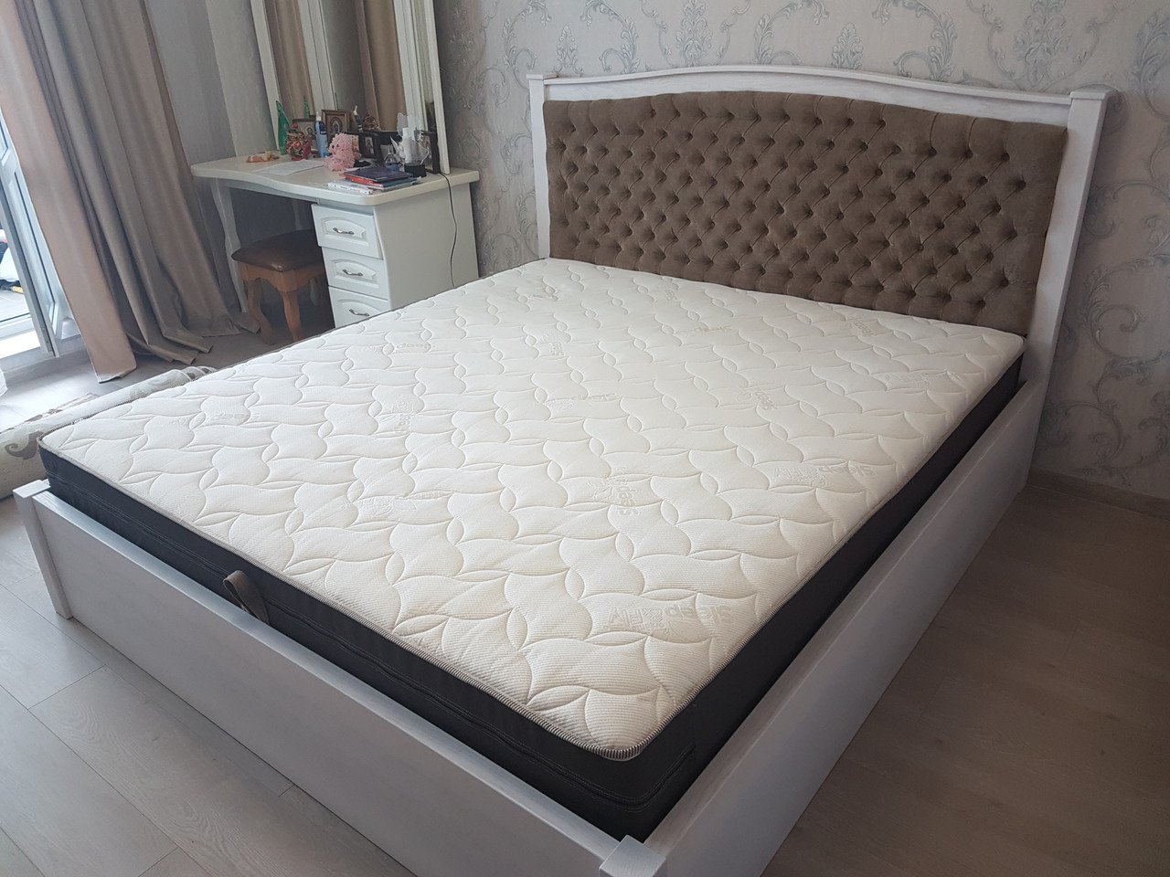 

Кровать двухспальная Dreamwood Классик с подъемным механизмом, массив ясеня