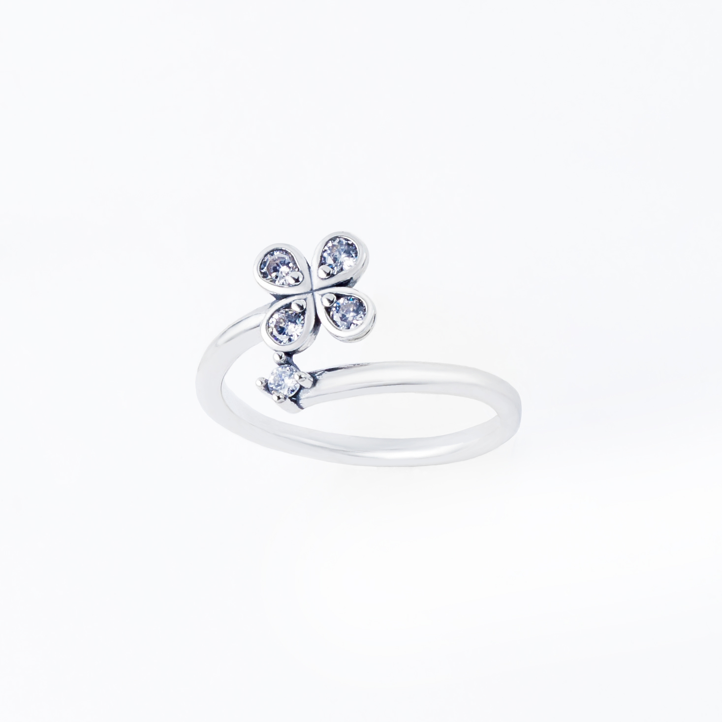 

Каблучка TOP Silver размер 18,5 2,95 г 510291б