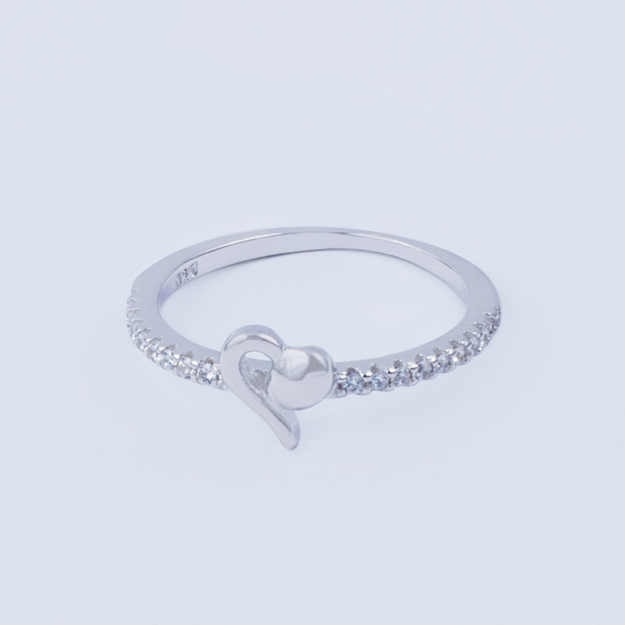 

Каблучка TOP Silver размер 18,0 1,67 г 510034б