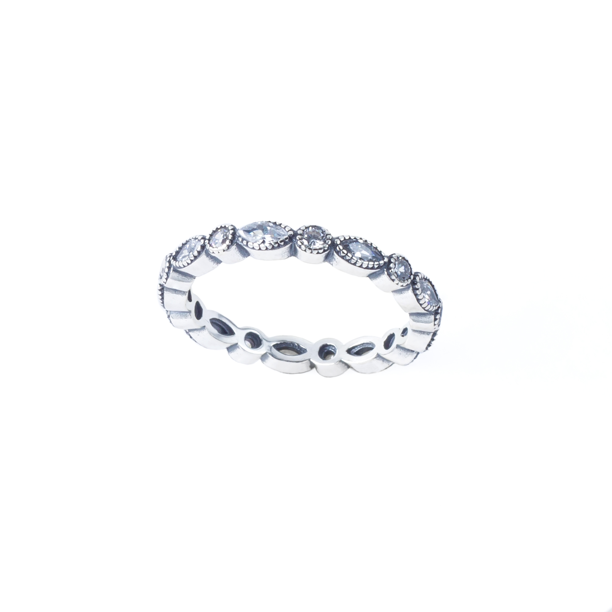 

Каблучка TOP Silver размер 18,0 2,67 г 510304б