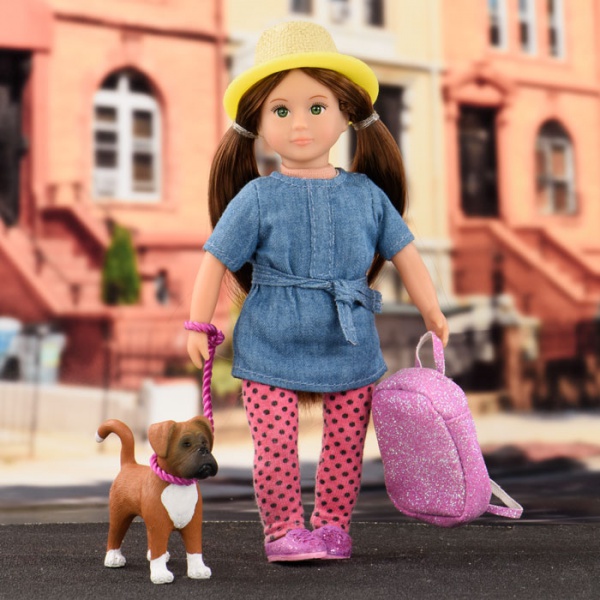 

Игрушечная виниловая кукла LORI 15 см Надин и собака боксер Наш (LO31024Z)