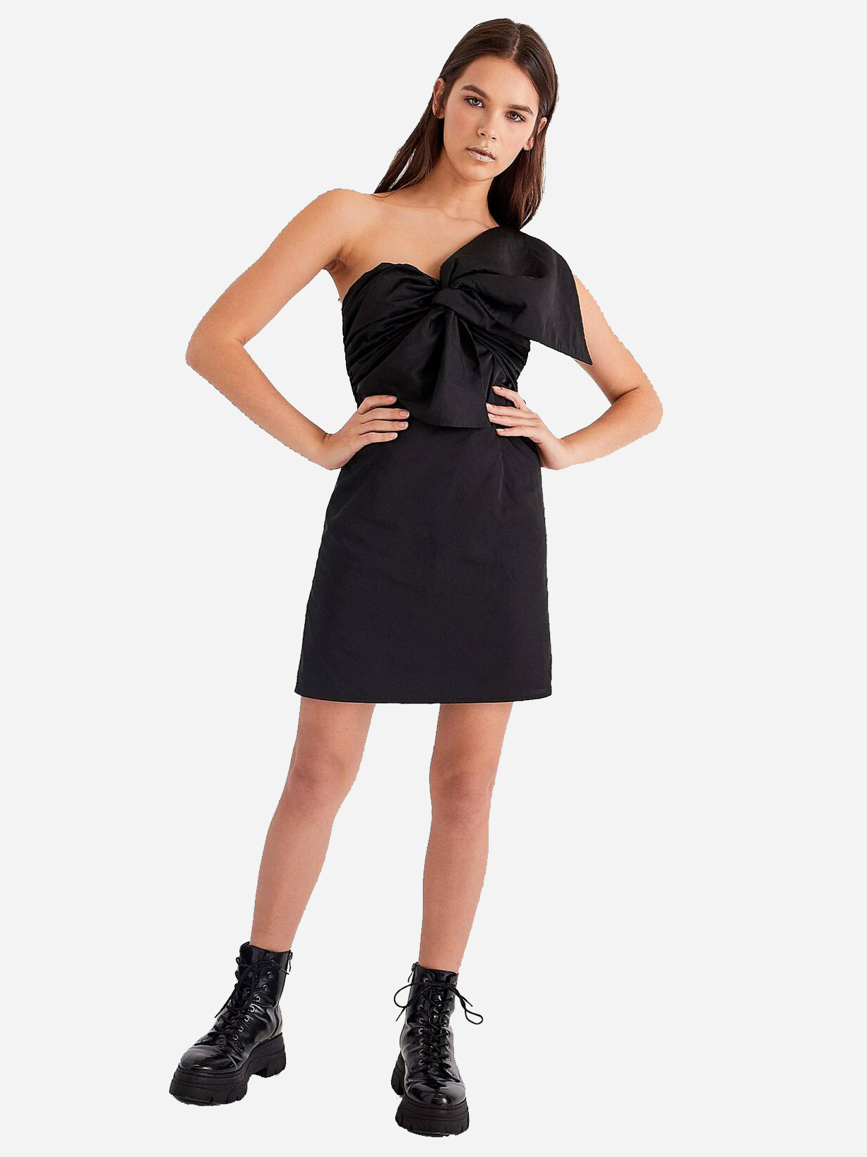 

Платье Stradivarius 6333/205/001 M Черное