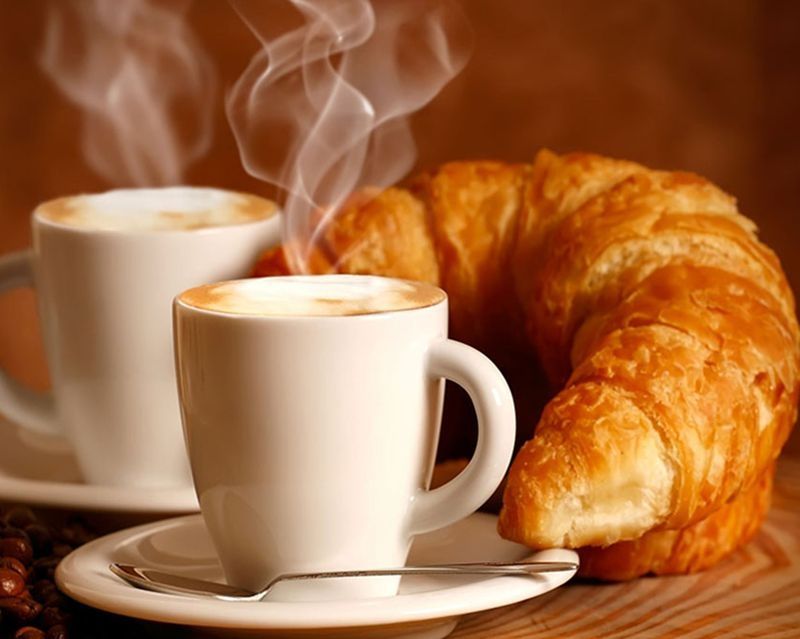 

Картина по номерам Кофе с круасанами Strateg (VA-0909) (149803)