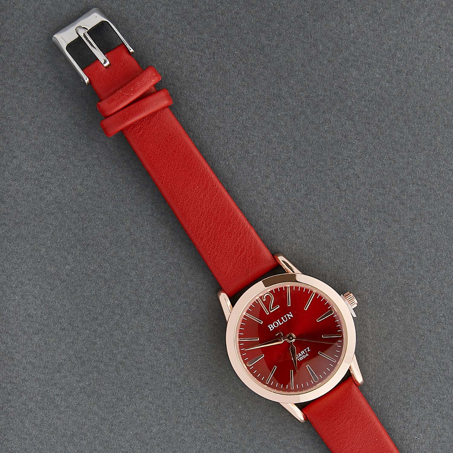 Женские часы с красным ремешком фото