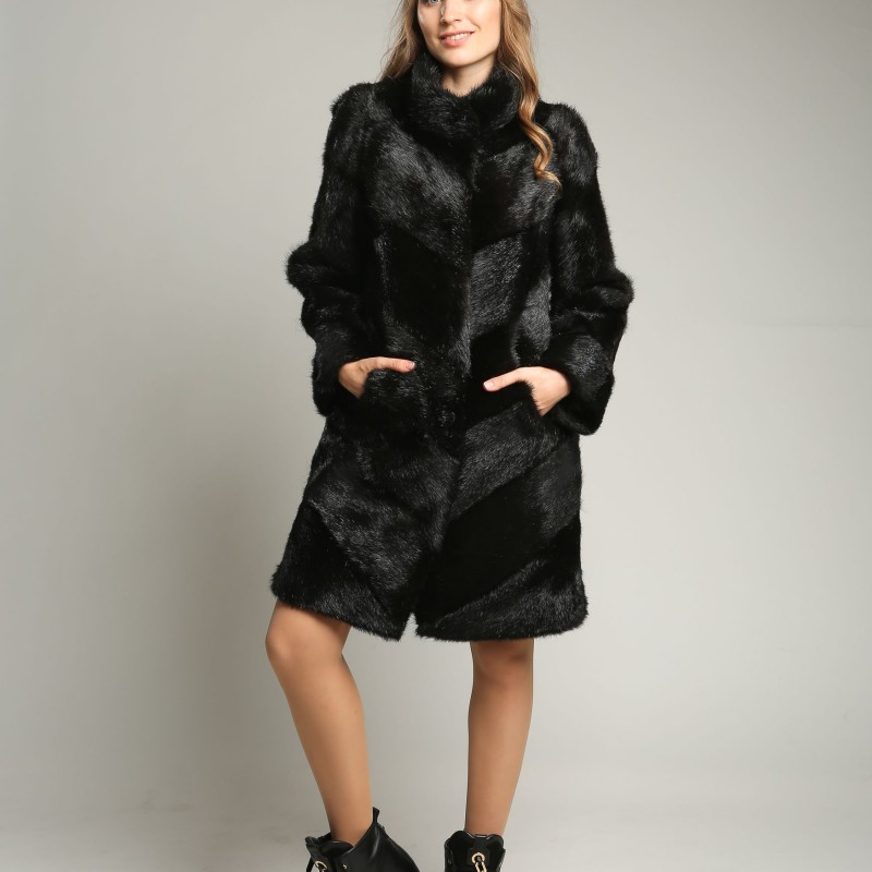 

Шуба из меха нутрии Miss Lora Модерн 2 One Size Черная (2477)