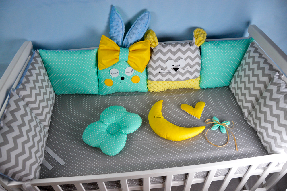 

Бортики в кроватку Littlebo с игрушками и подушками звезды зигзаг мятно-серый