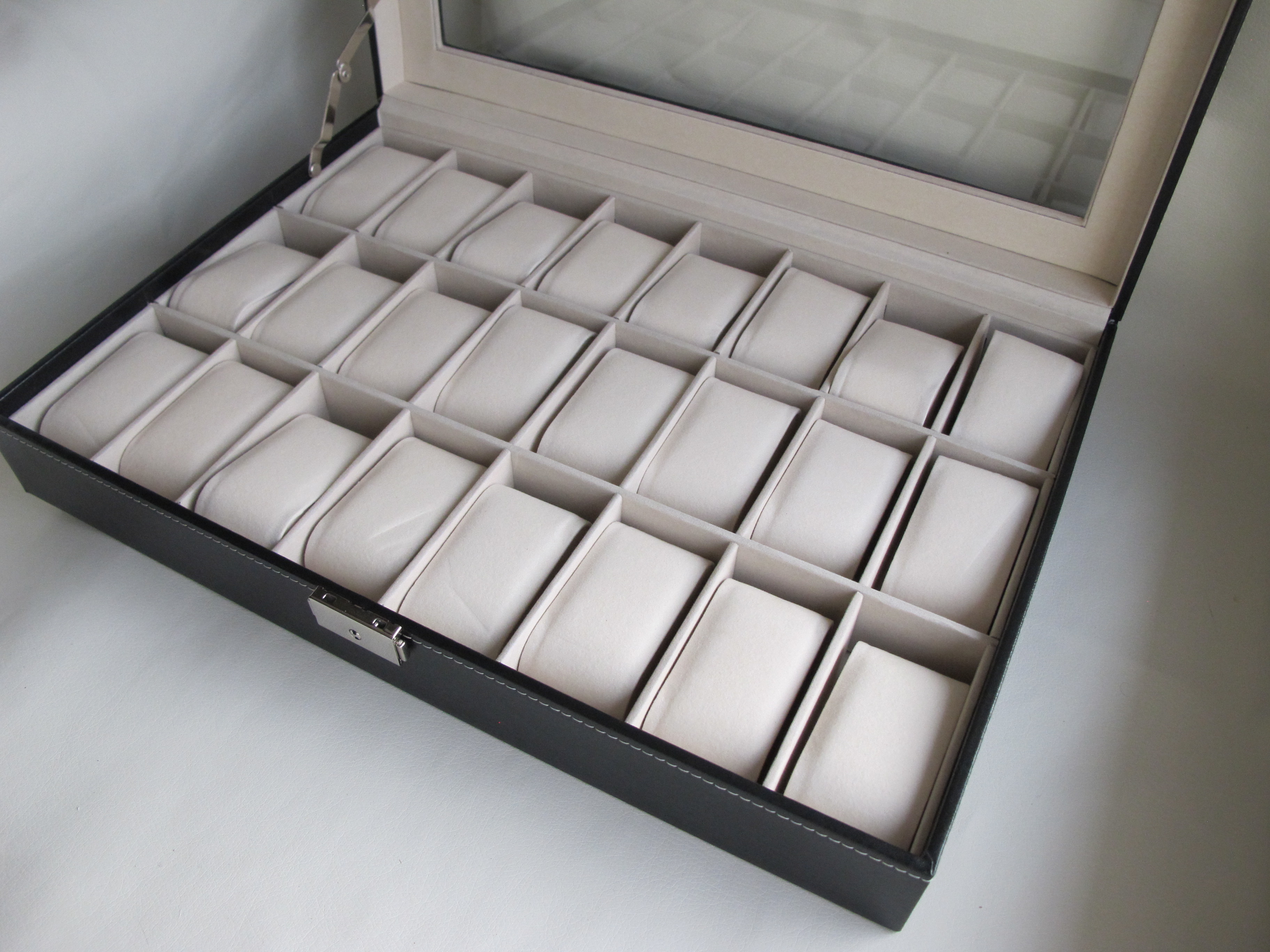 

Шкатулка для хранения часов Craft 24PU
