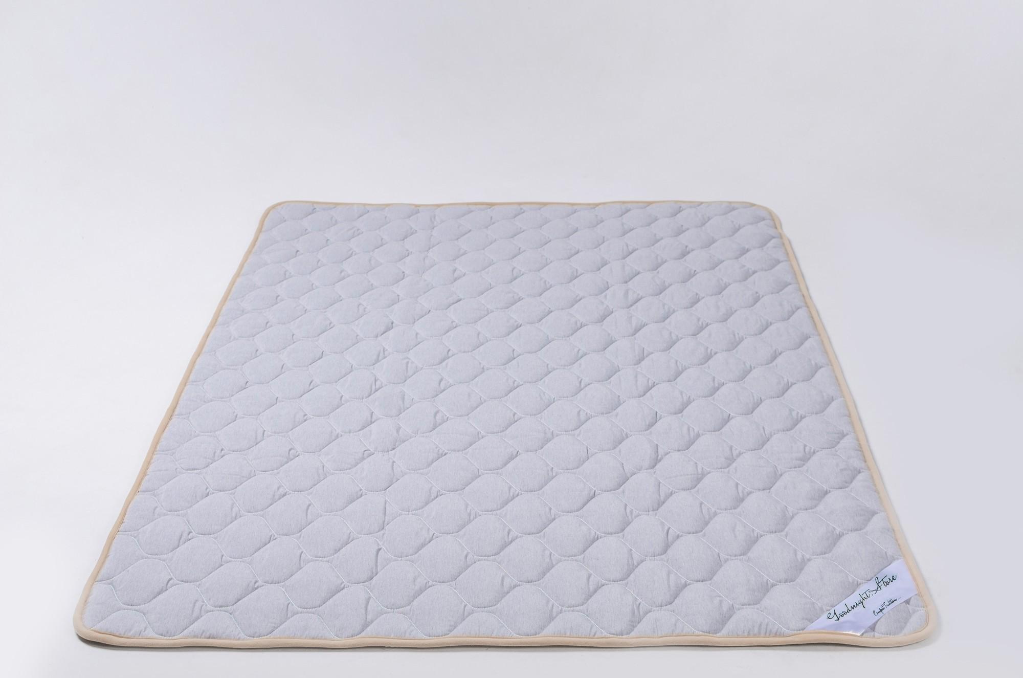 

Наматрацник Goodnight.Store з гумкою на кутках розмір 120х200 см колір Сірий / Білий у смужку