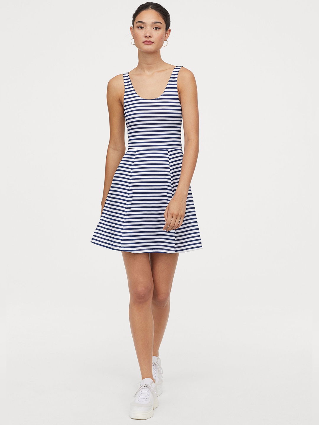 

Платье H&M 0681180_02 40 Белое с синим