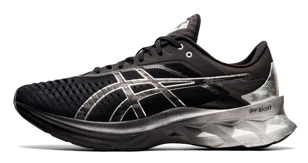 

Кроссовки для бега Asics Novablast Platinum 1011B157-001 48