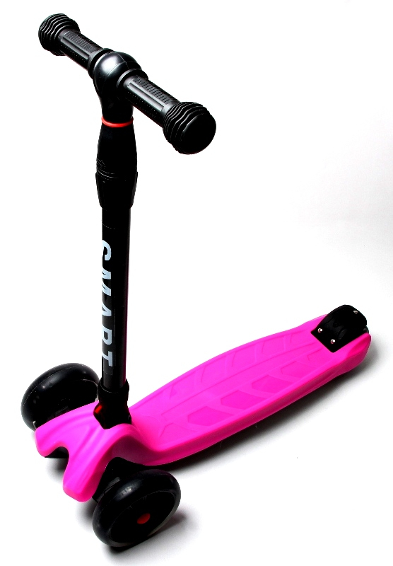 

Детский трехколесный самокат Scooter Smart со светящимися колесами и складной ручкой, Green