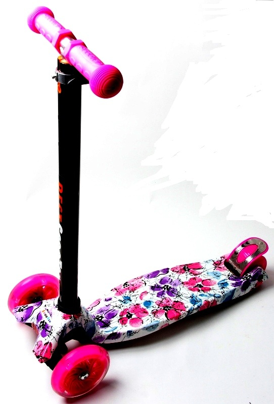 

Детский трехколесный самокат Scooter MAXI со светящимися колесами и рисунком, Flowers 2