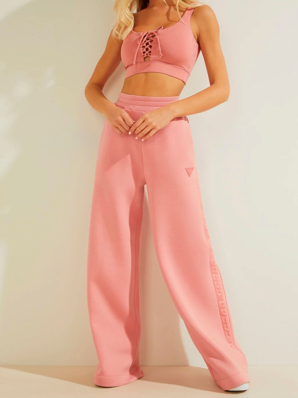 

Спортивные штаны Guess O1GA47-KAMN2 XS Vintage Peony