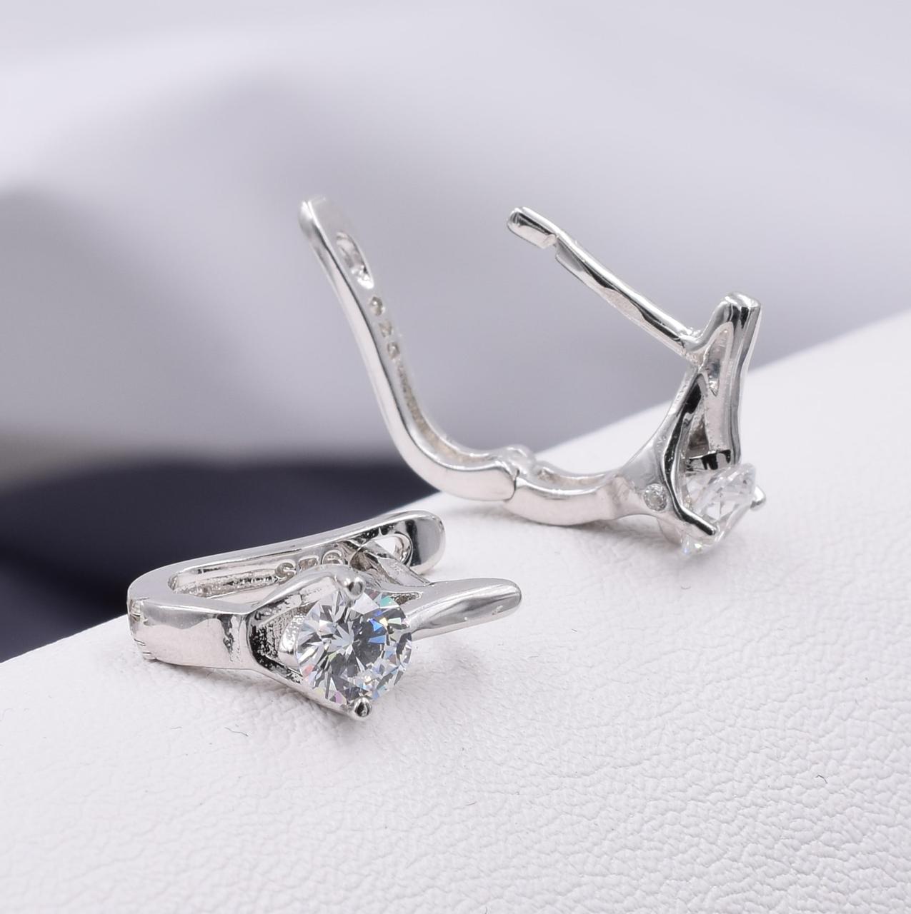 

Серебряные серьги размер 16х6 мм вставка белые фианиты вес 3.6 г