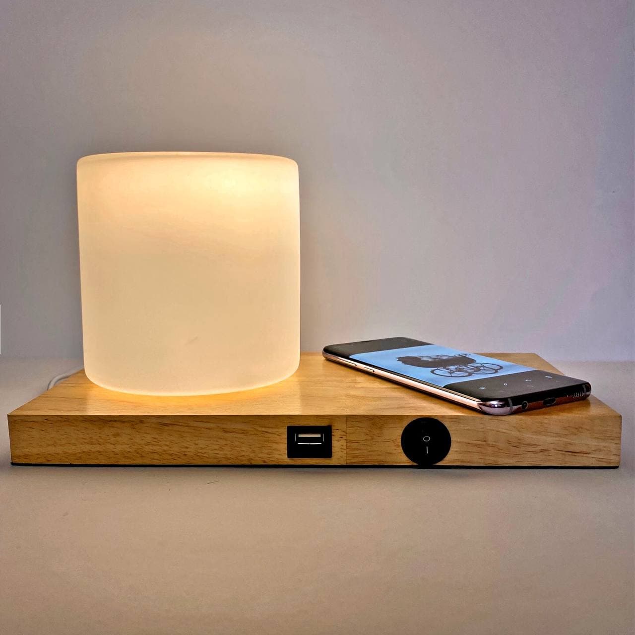 

Настольный Ночник с беспроводной зарядкой + USB (24) 3DTOYSLAMP