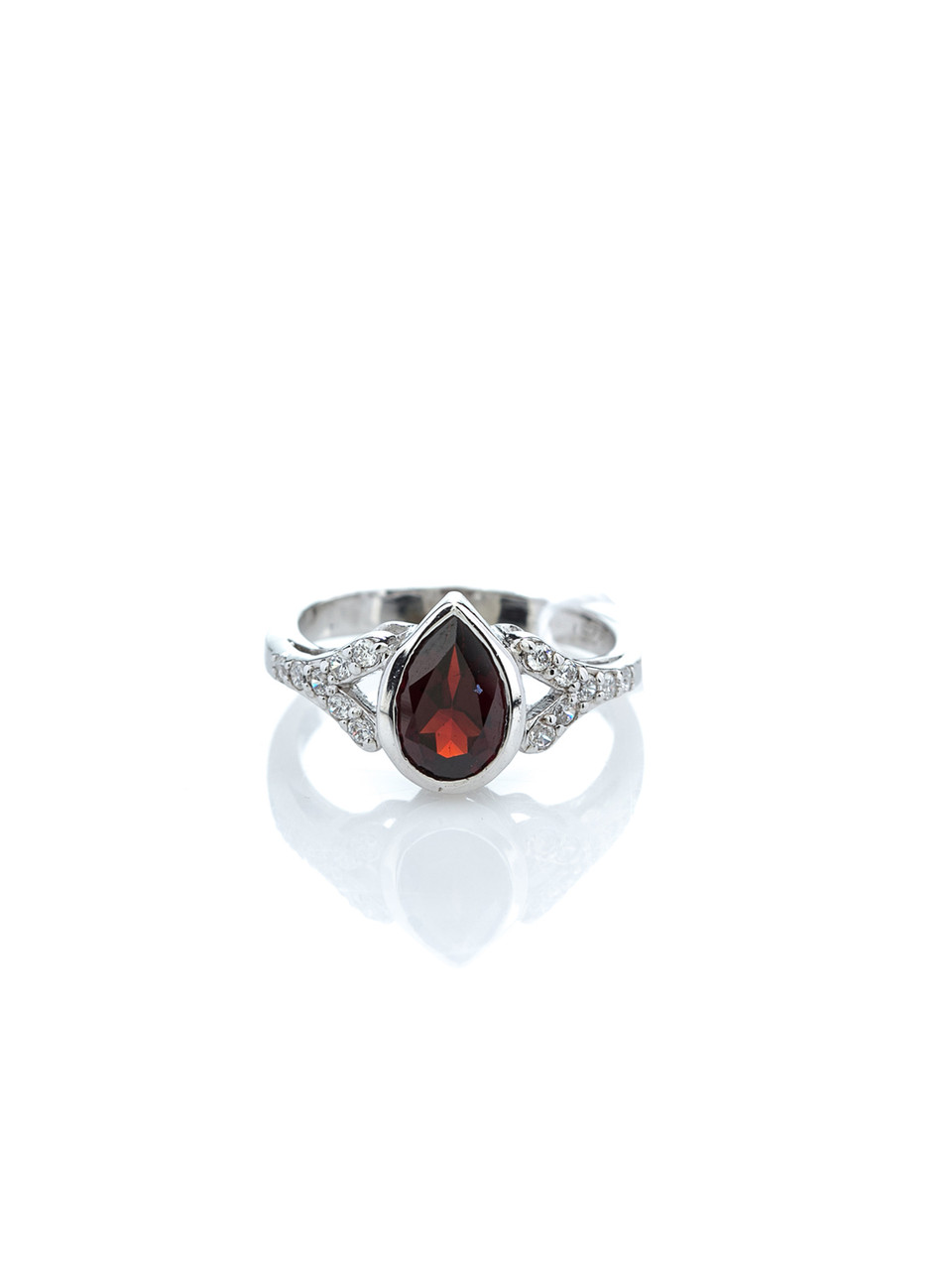 

Кольцо серебряное с гранатом R-349-1 (17,0)