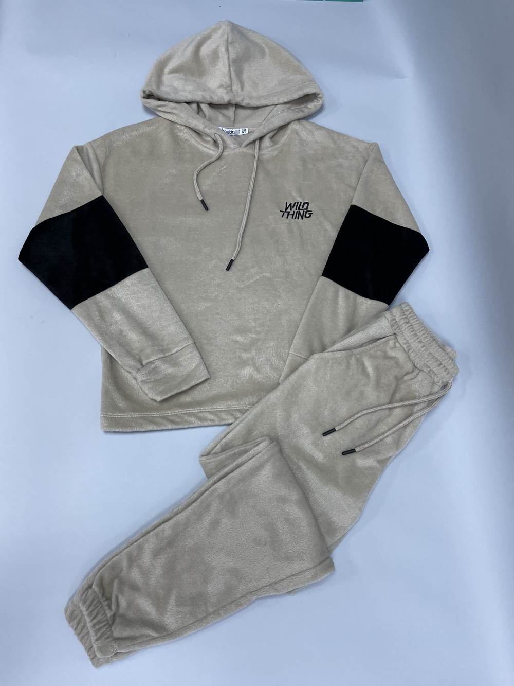 

Костюм женский Boutiqua бежевый M