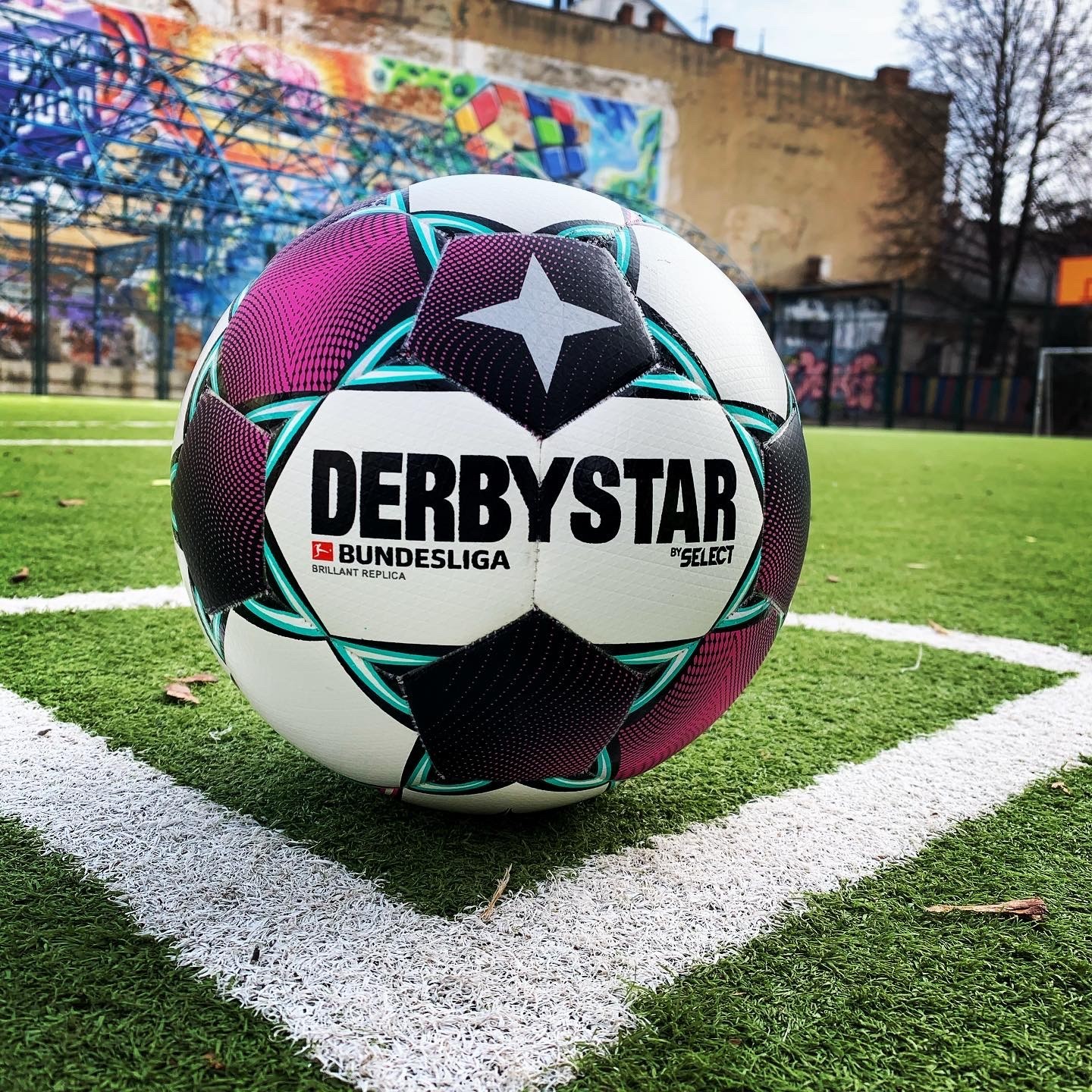 

Футбольный мяч Select Derbystar replica №4