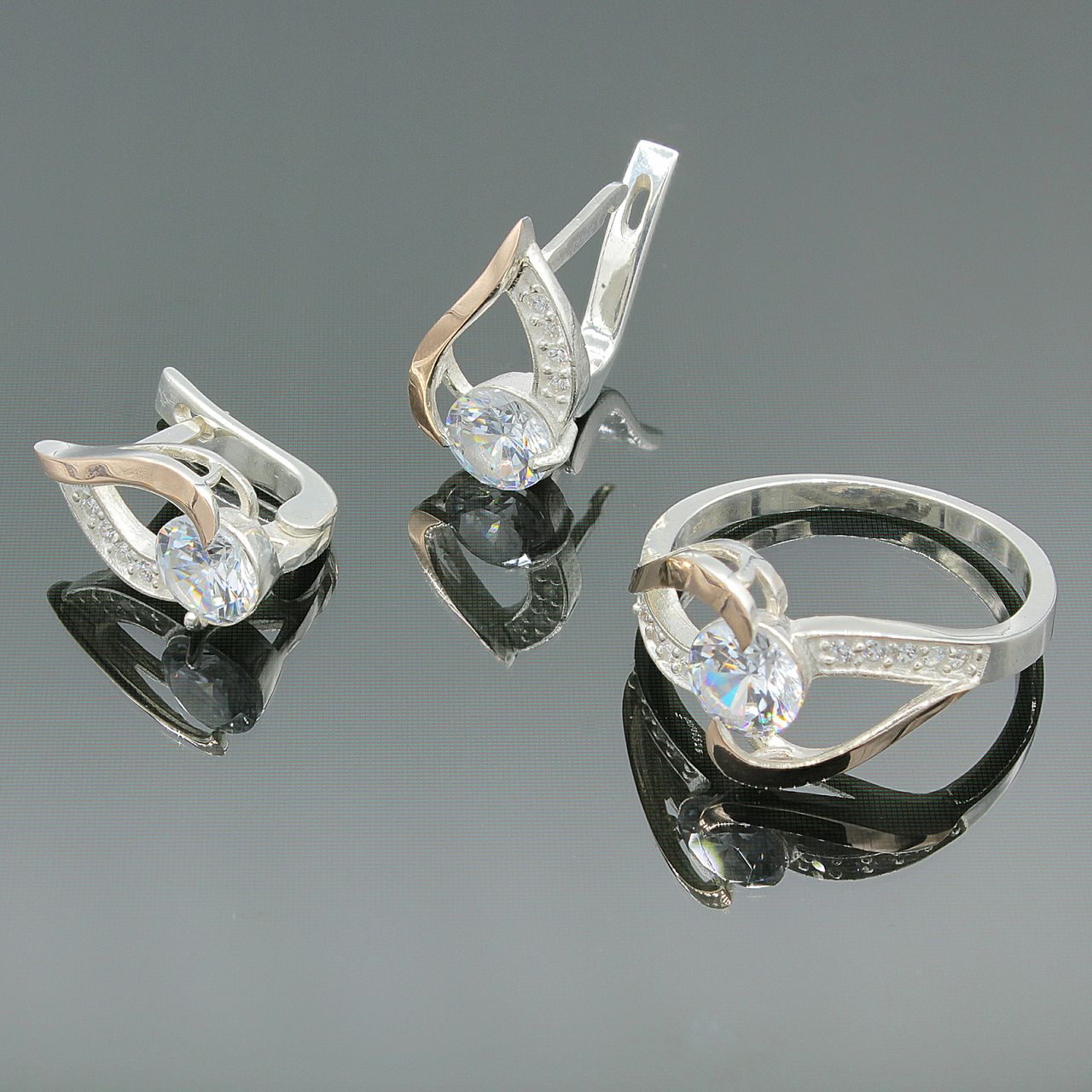 

Серебряный комплект Эталон кольцо и серьги 19,5 р