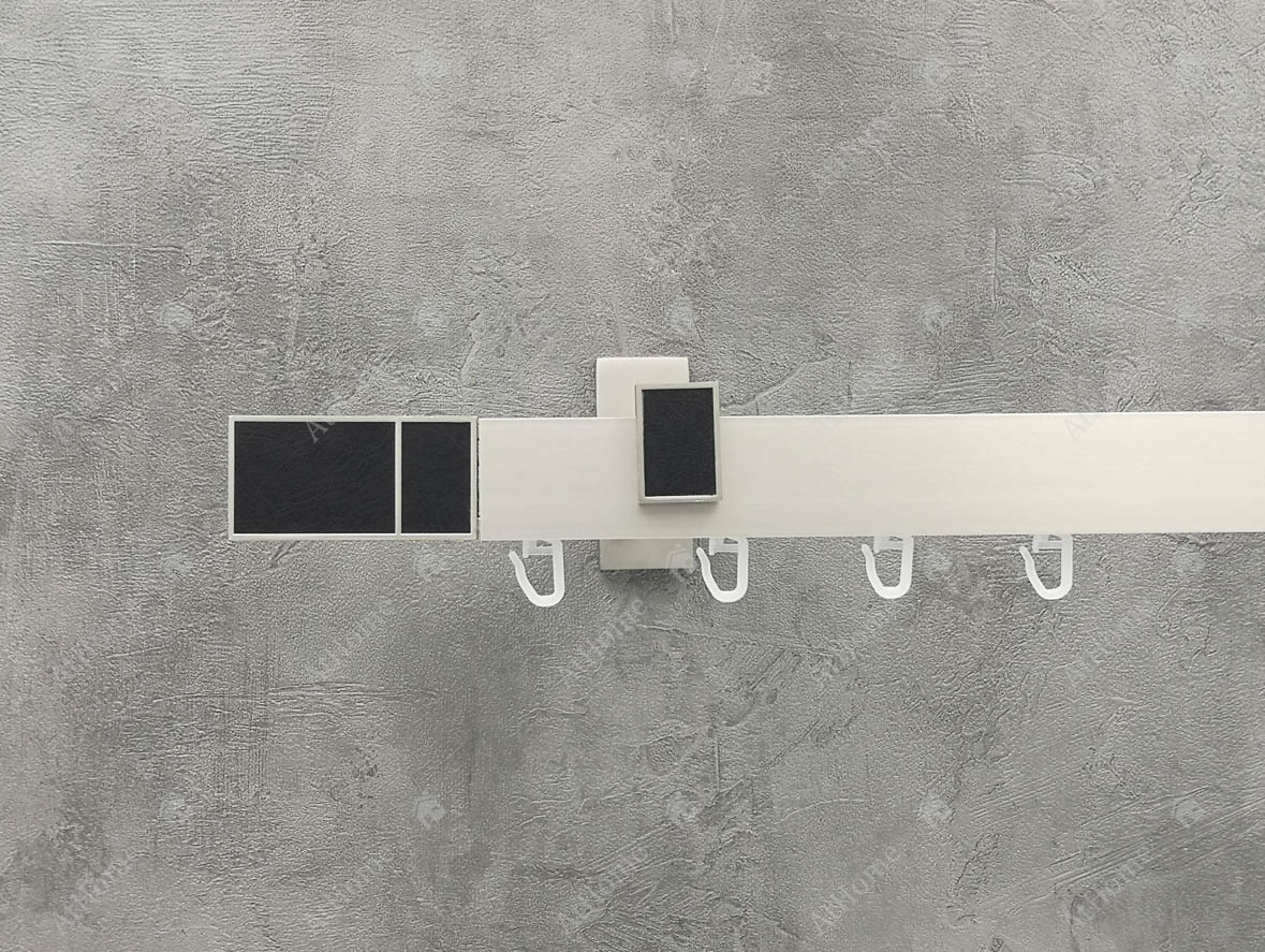 

Карниз Marcin Dekor Square line BOSS II черная матовая кожа 240 см одинарный Сталь матовая (кронштейн 9 см)