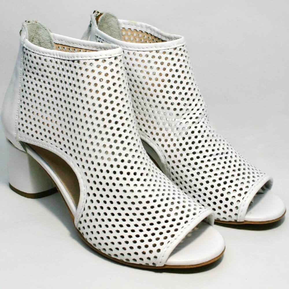 

Женские босоножки Magnolya Summer White 3503.56-3 37 ( 23,5 см) белый 3503.56-3