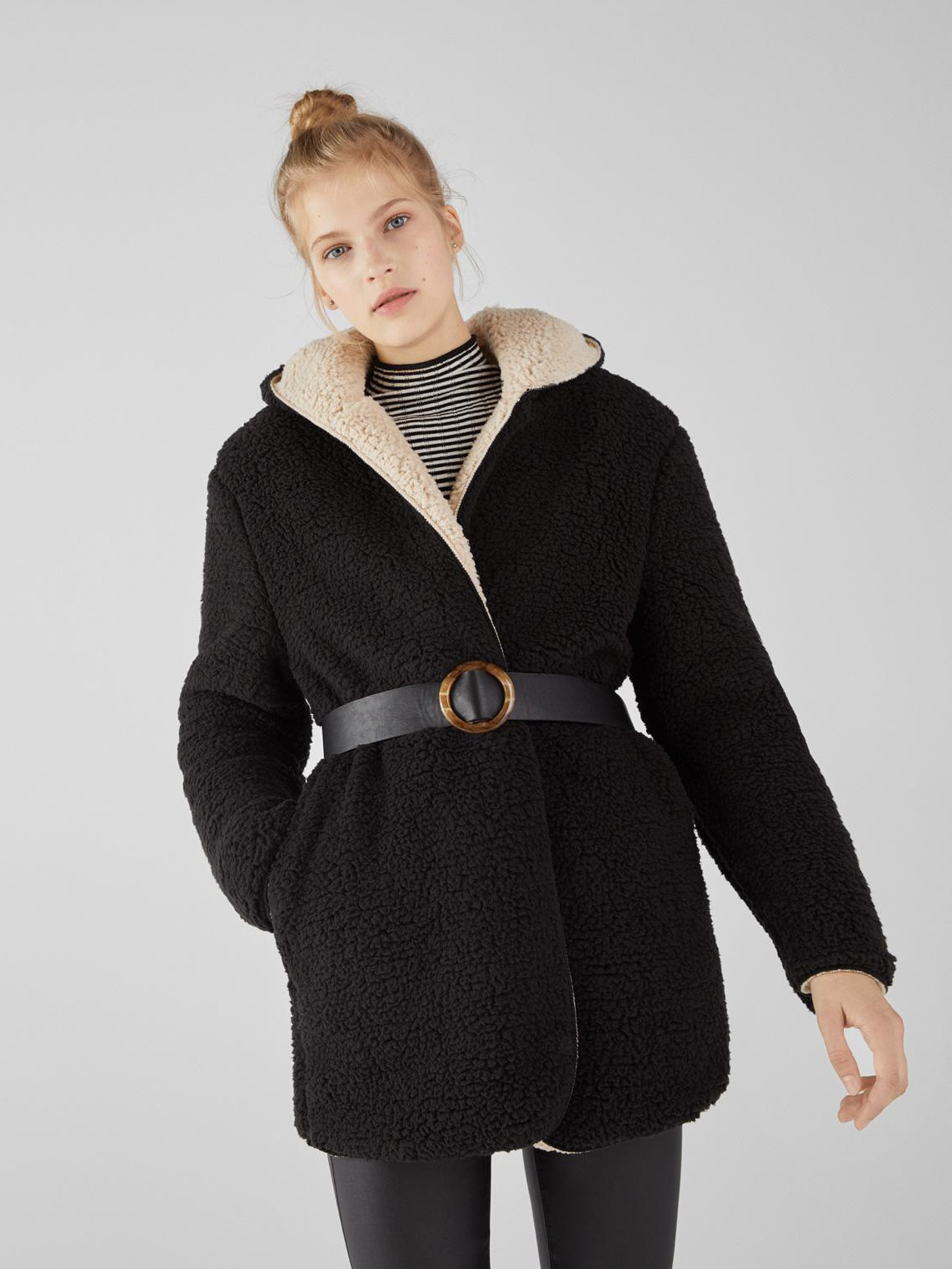 

Двусторонний эко полушубок Bershka 6571-407-800-AAXN M-L Черный с бежевым