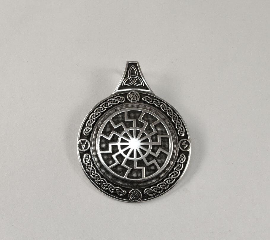 

Черное солнце славянский оберег Maxi Silver 7901