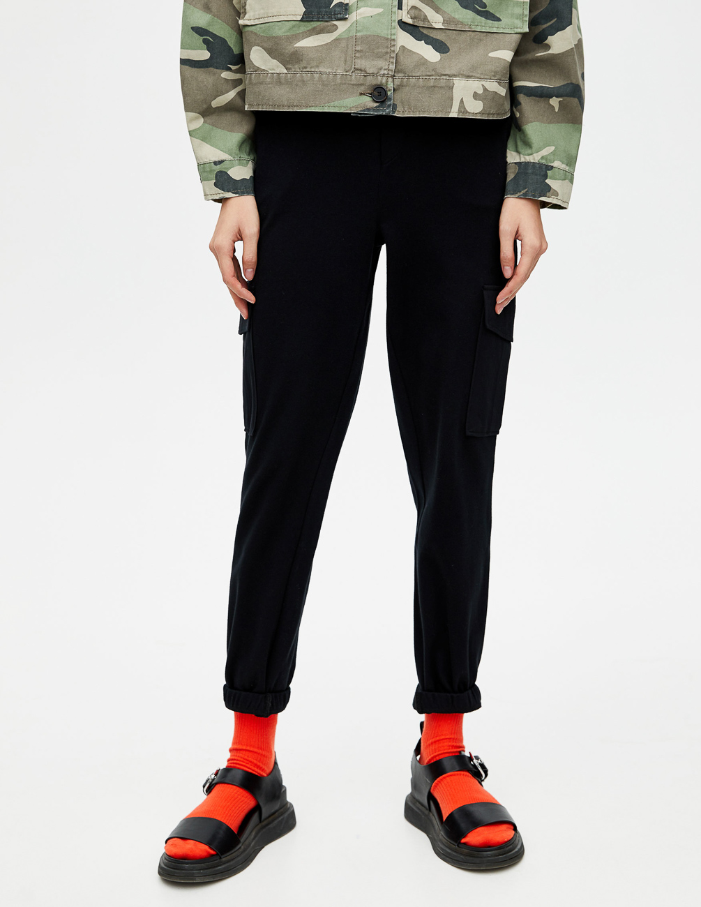 

Брюки PULL & BEAR Ж1056367 (5679/346/800) цвет черный S