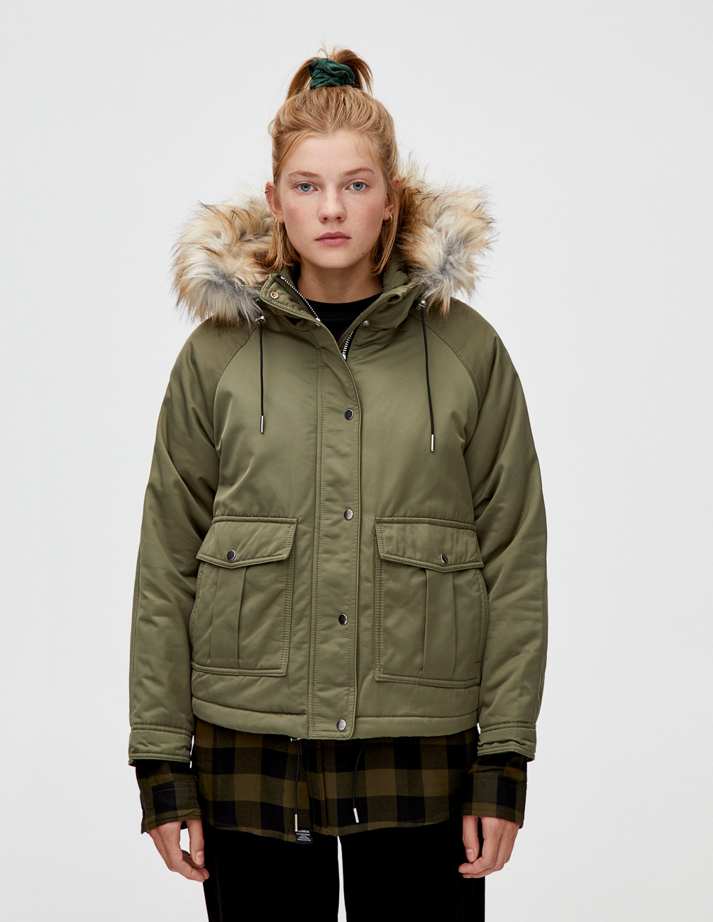 

Куртка PULL & BEAR Ж1055604 (9714/370/506) цвет зеленый L