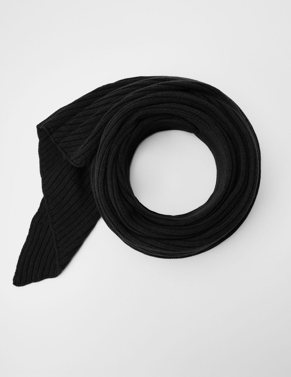 

Шарф PULL & BEAR ЖА001456 (9841/319/800) цвет черный ONE SIZE