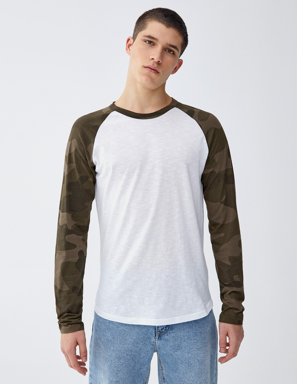 

Футболка д/р PULL & BEAR М0107644 (9235/575/505) цвет белый-зеленый XS